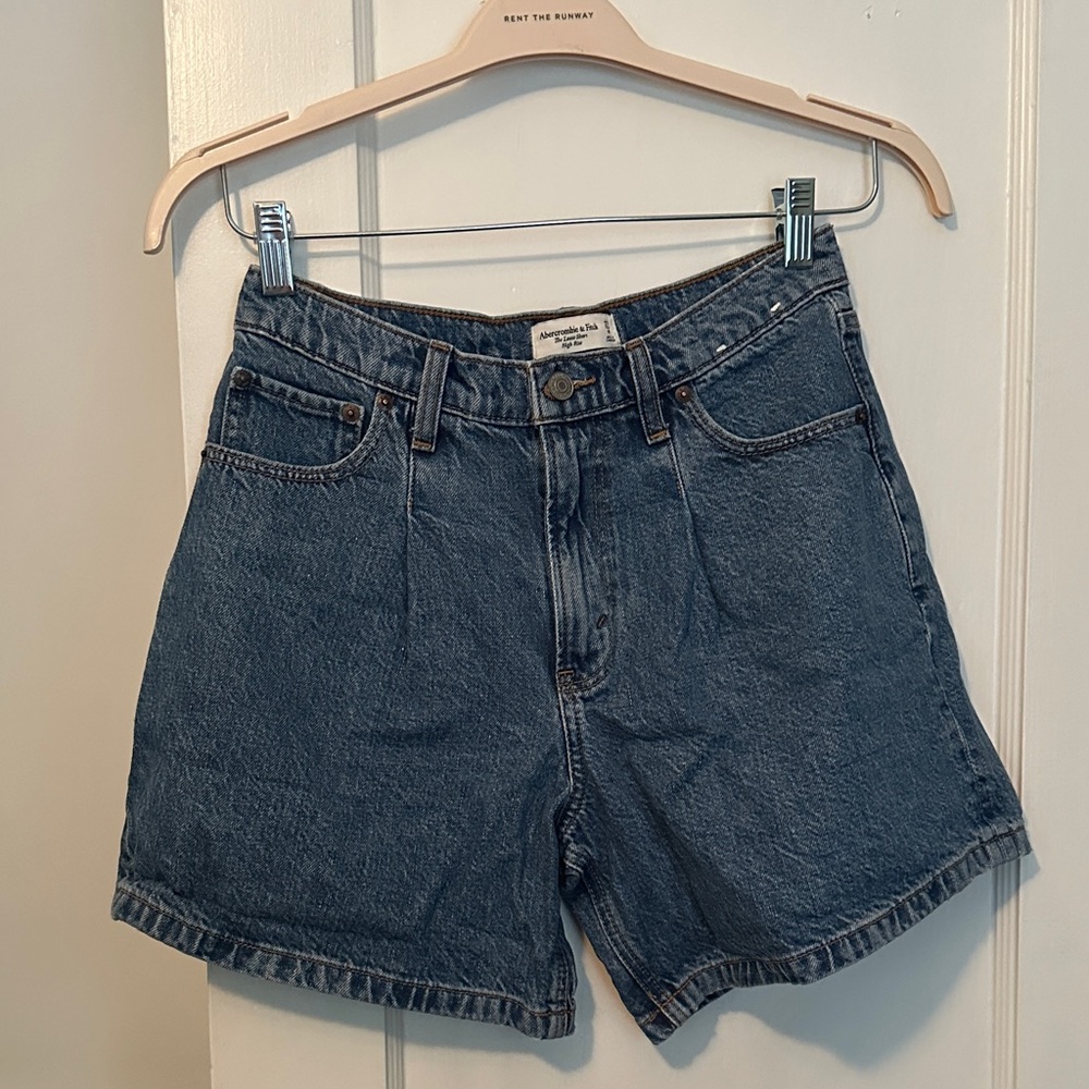 Abercrombie & Fitch The Loose Short High Rise